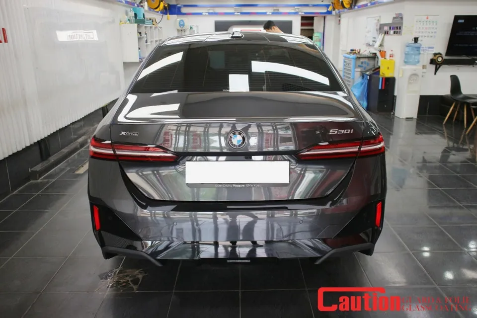 BMW 5 SeriesのPPF施工事例|費用目安と仕上がり 施工写真 1-1