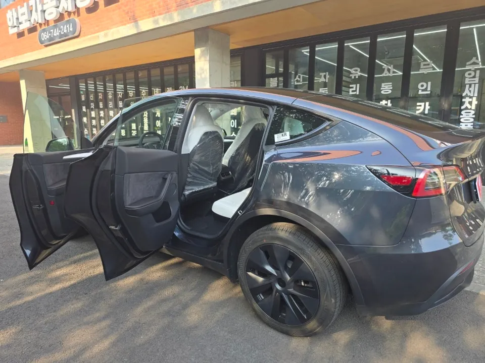Tesla Model YのPPF施工事例|費用目安・仕上がり 施工写真 3-1