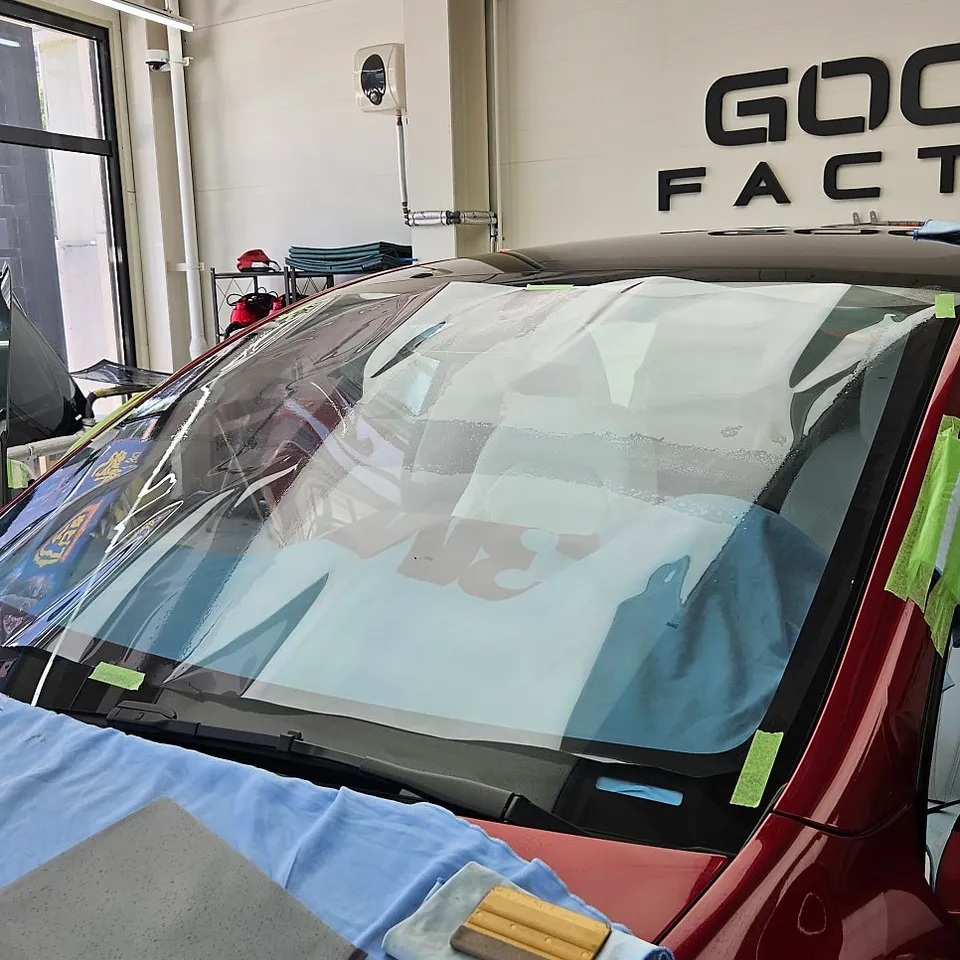 Tesla Model Yのカーフィルム施工事例 施工写真 1-2
