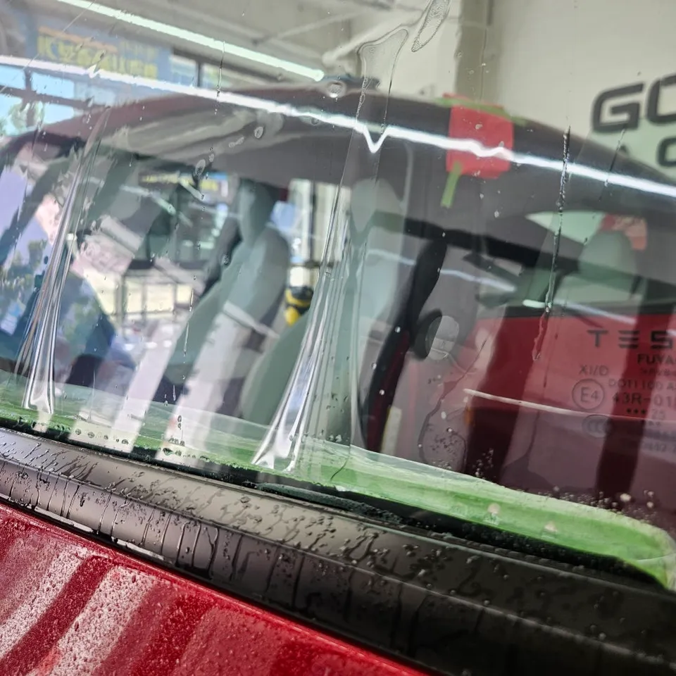 Tesla Model Yのカーフィルム施工事例 施工写真 3-2
