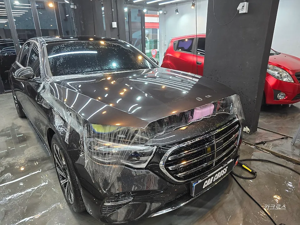 Mercedes-Benz E-Class W214 ppf - Mercedes-Benz E-Class W214 PPF Review: Bonnet Protection Cost photo 4