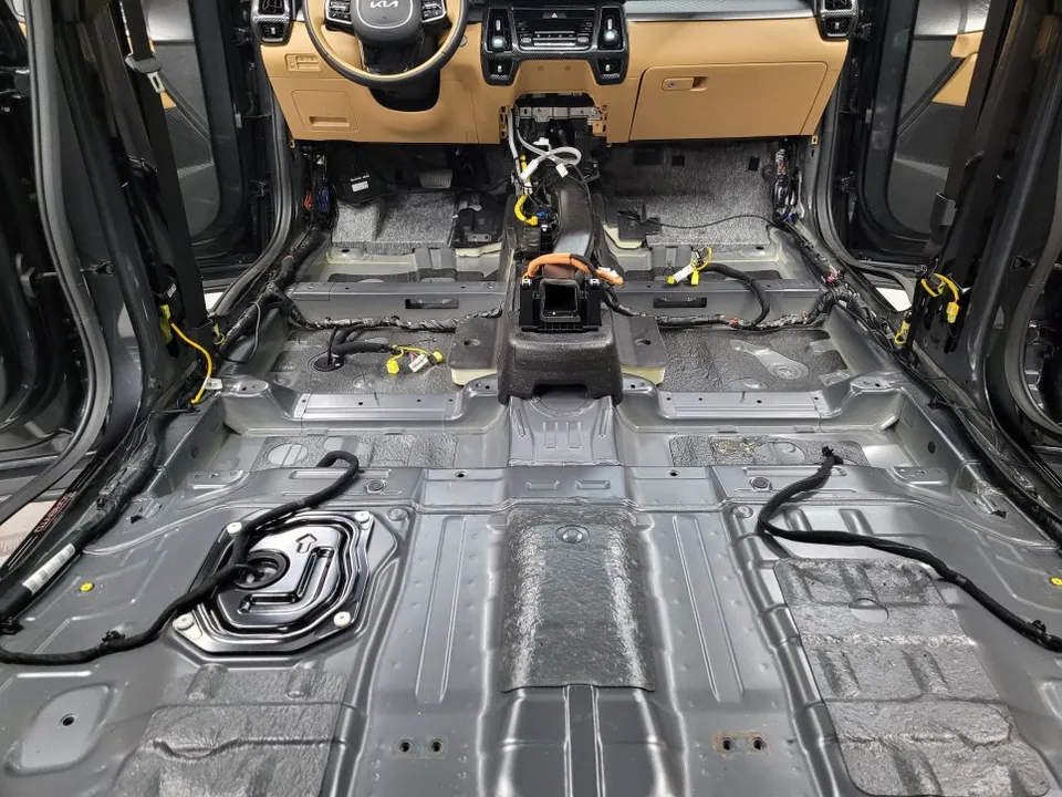 Kia Sorento MQ4 soundproofing - Kia Sorento MQ4 Undercoating Review — Noise Reduction photo 4
