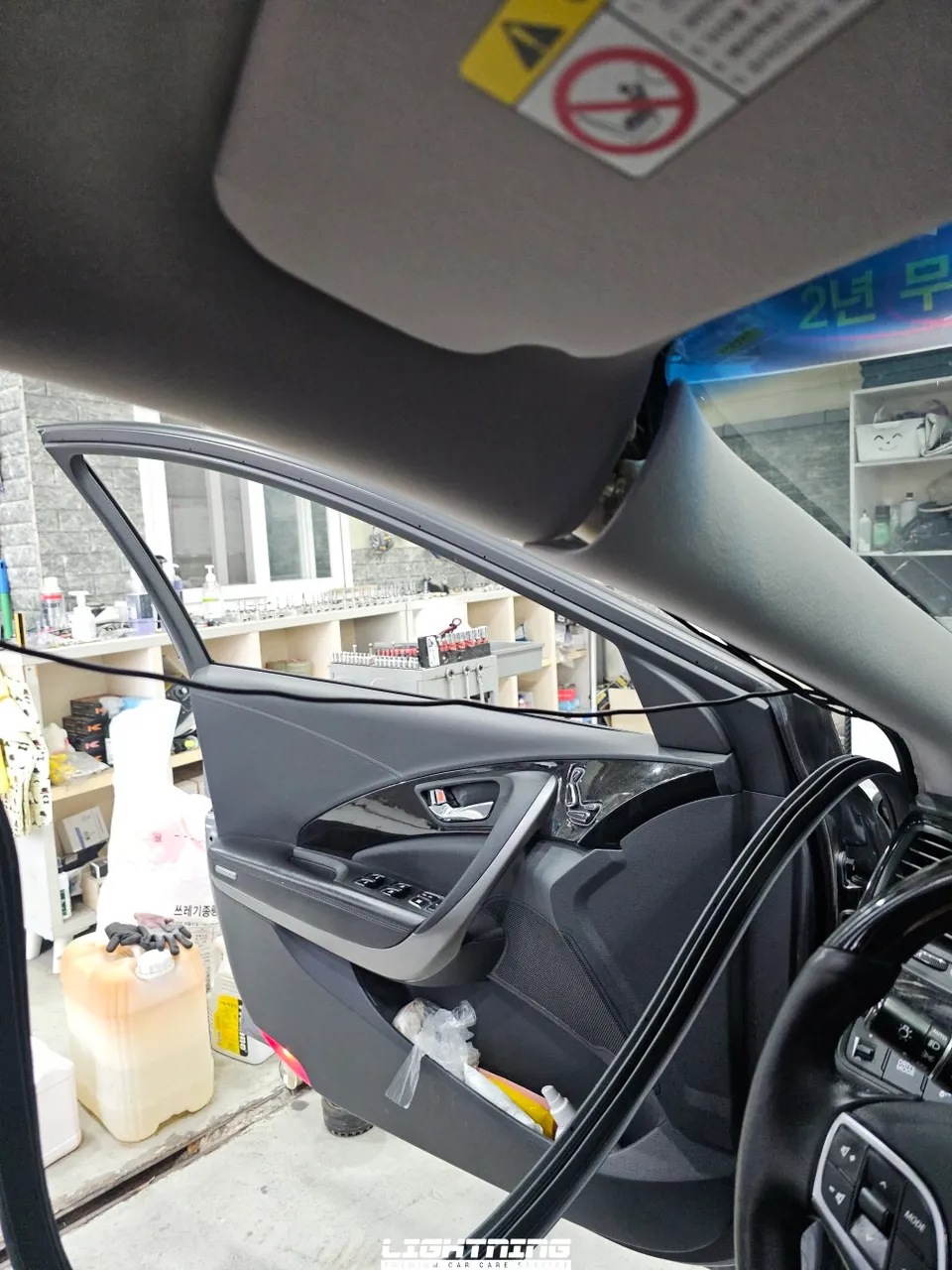 Hyundai Azeraのドラレコ取付事例｜費用目安と仕上がり 施工写真 3-1