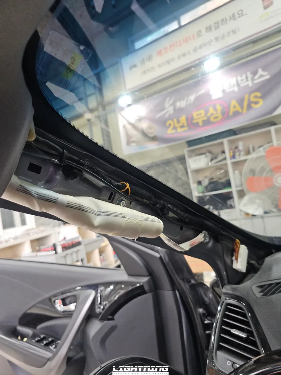 Hyundai Azeraのドラレコ取付事例｜費用目安と仕上がり 施工写真 3-2