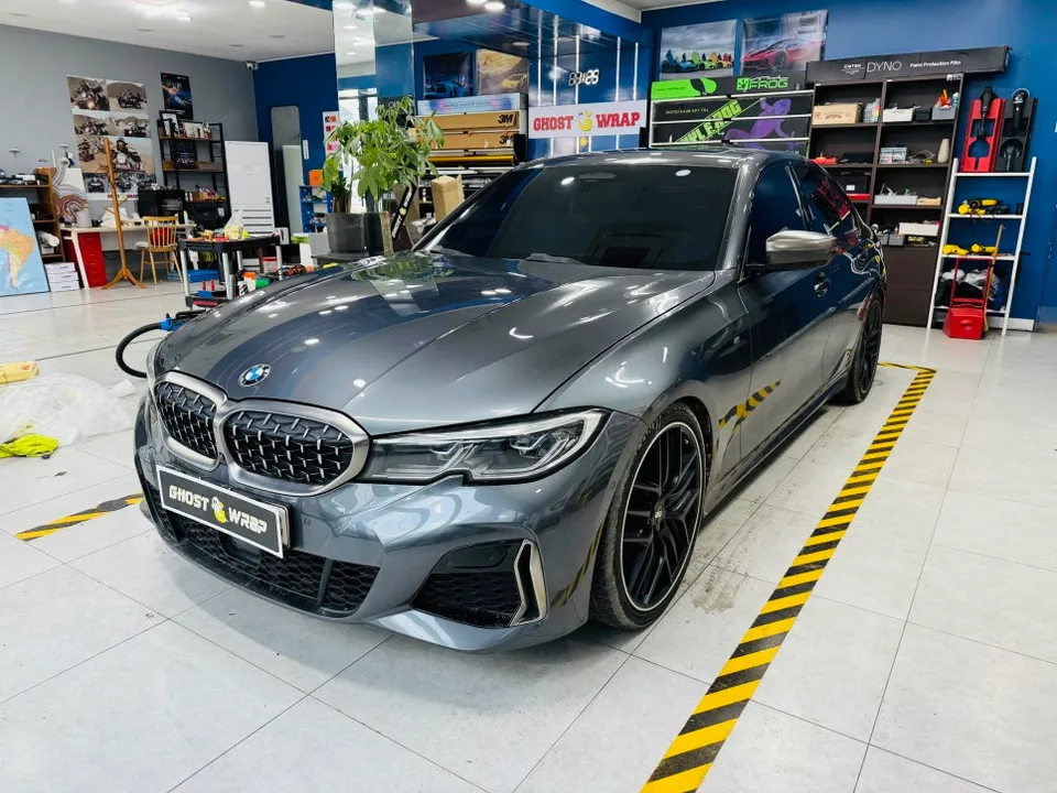 BMW 3 SeriesのPPF施工事例|トランク部分の保護 施工写真 3-1