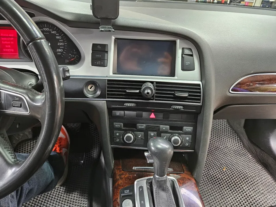 Audi A6 Car Audio Repair Review - Restored Media System photo 2