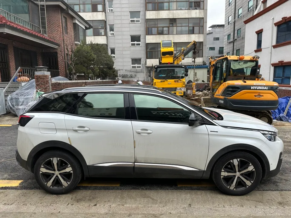 Peugeot 3008 vinyl wrap - Peugeot 3008 Vinyl Wrap Review: Burgundy Red Color Change photo 3