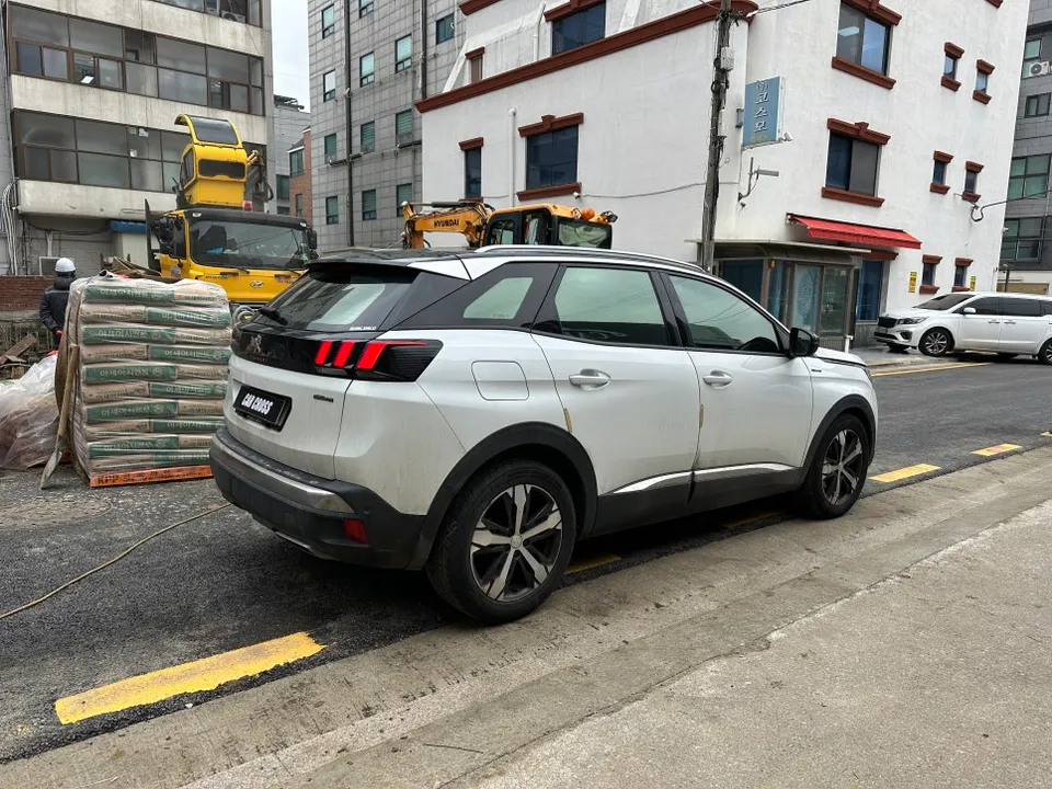 Peugeot 3008 vinyl wrap - Peugeot 3008 Vinyl Wrap Review: Burgundy Red Color Change photo 4