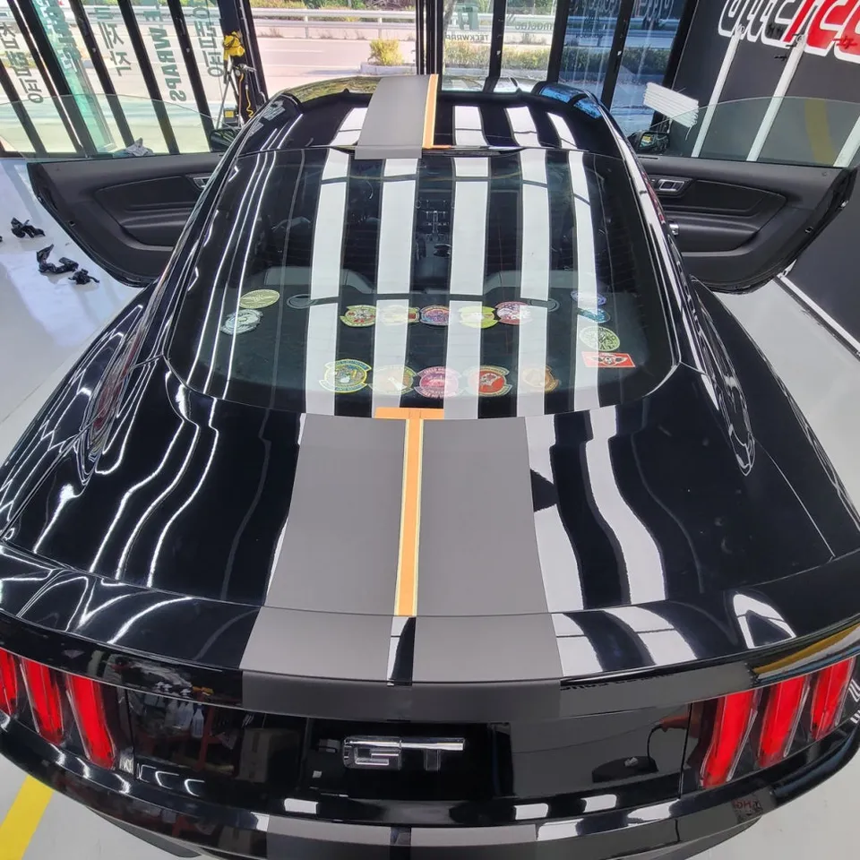 Ford Mustangのカーラッピング事例 施工写真 1-2