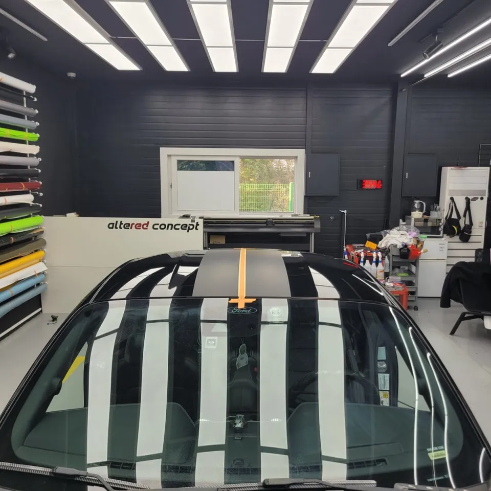 Ford Mustangのカーラッピング事例 施工写真 2-2
