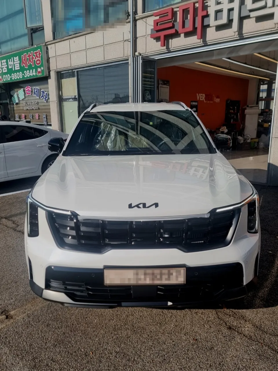 Kia Sorentoのカーフィルム施工事例|費用目安と仕上がり 施工写真 3-1