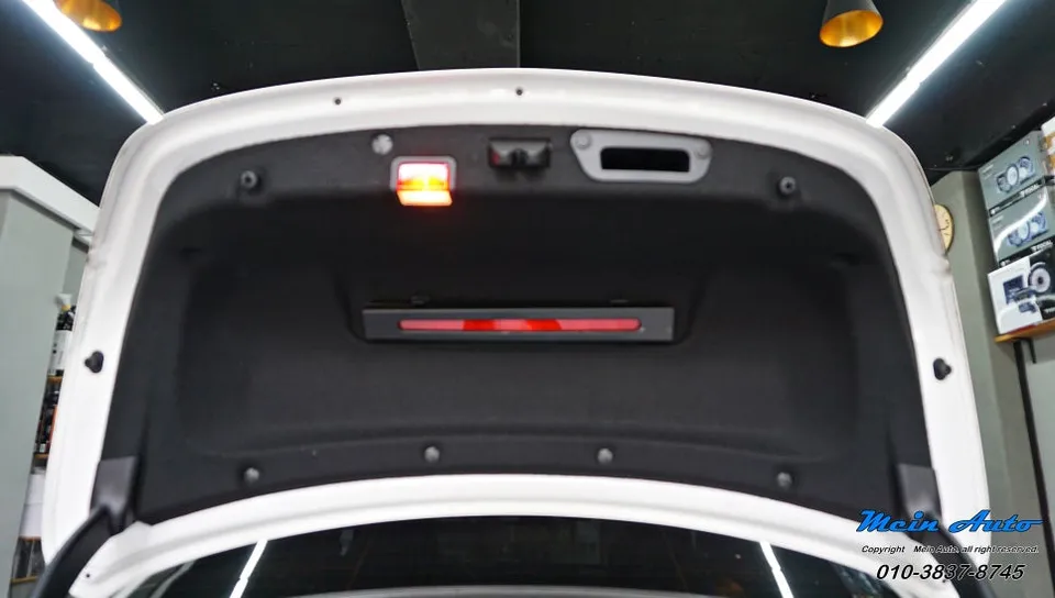 Mercedes-Benz C-Class oem options - Mercedes-Benz C-Class OEM Options Review — Power Tailgate Upgrade photo 3