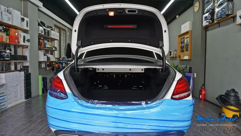 Mercedes-Benz C-Class oem options - Mercedes-Benz C-Class OEM Options Review — Power Tailgate Upgrade photo 4