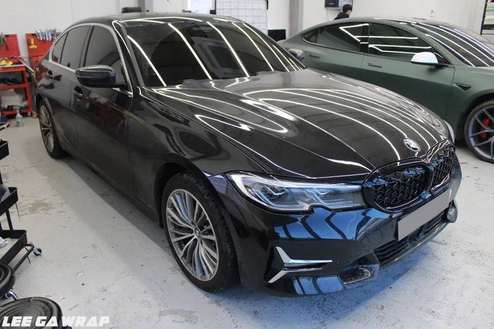 BMW 3 Seriesのカーラッピング事例|クロームをブラック化 施工写真 2-1