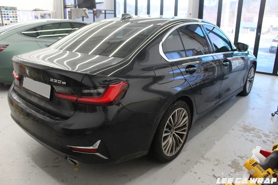 BMW 3 Seriesのカーラッピング事例|クロームをブラック化 施工写真 1-2