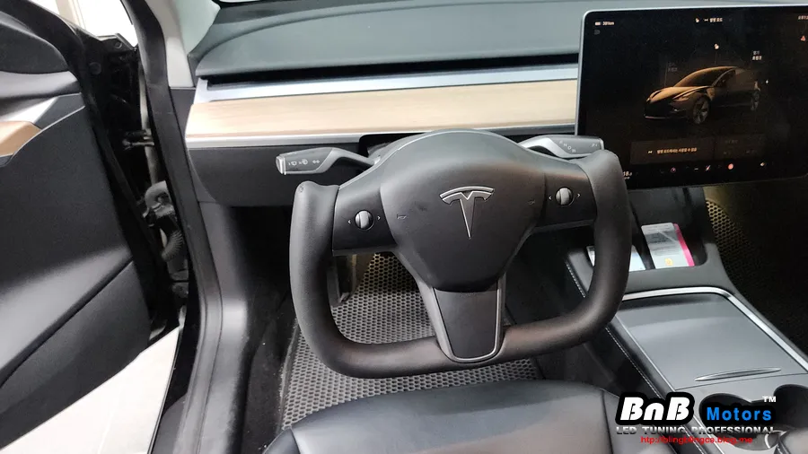 Tesla Model 3 steering wheel - Tesla Model 3 Yoke Steering Wheel Customization Review photo 4