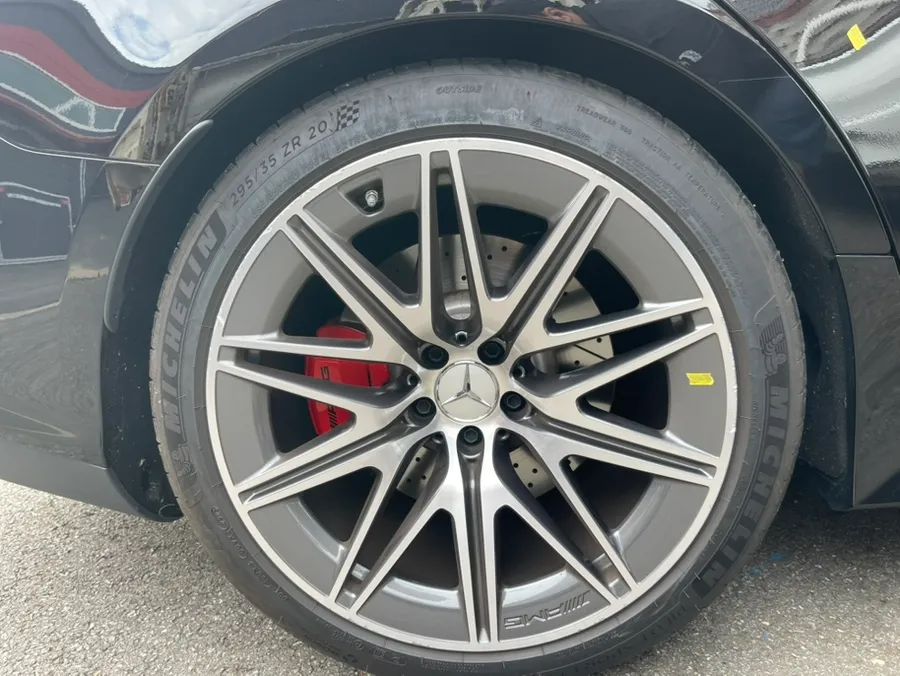 Mercedes-Benz GT43 wheel repair - Mercedes-Benz GT43 Wheel Repair Review — Stunning Gloss Black Fin photo 4