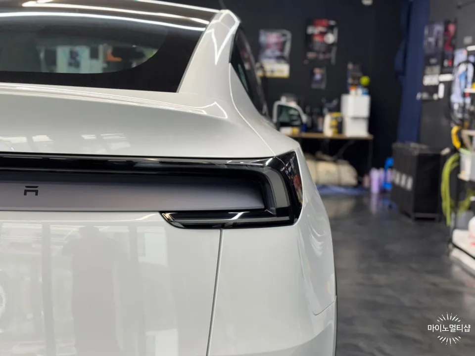 Tesla Model Y カーフィルム施工事例｜費用目安・仕上がり 施工写真 4
