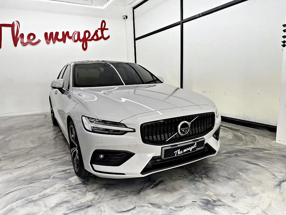 Volvo S60のカーラッピング事例|費用目安・仕上がり 施工写真 1-2