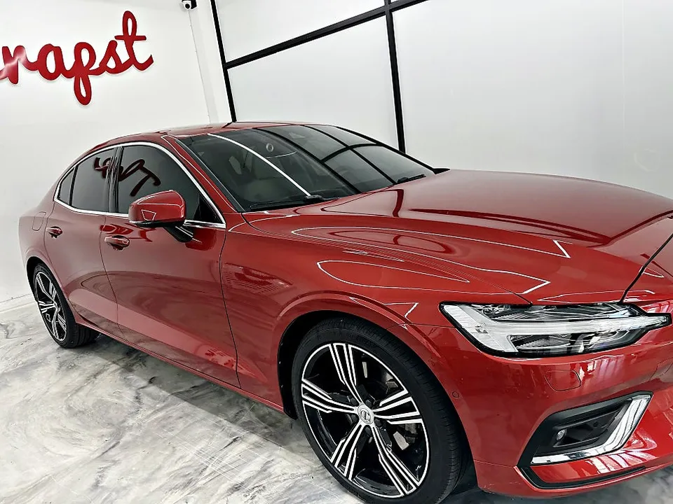 Volvo S60のカーラッピング事例|費用目安・仕上がり 施工写真 1-3