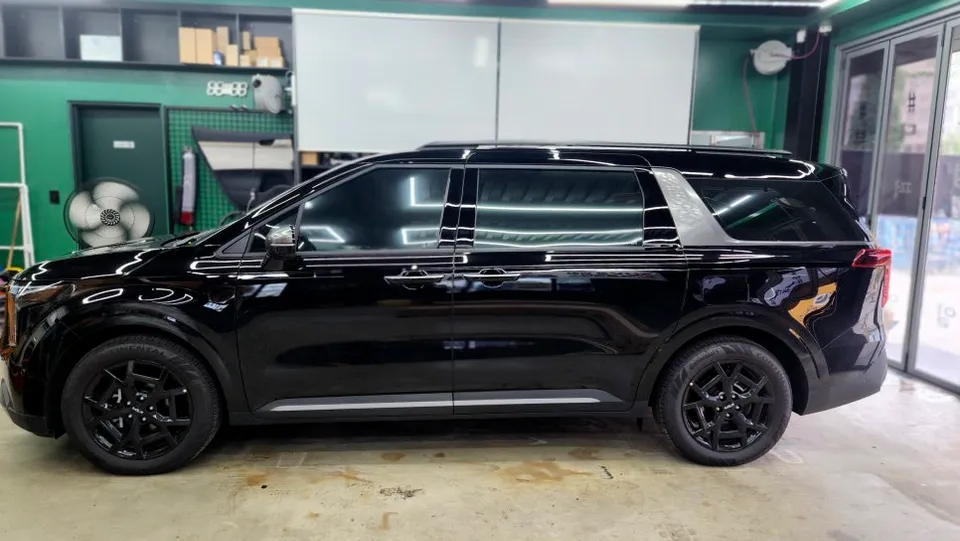 Kia Carnival KA4 body kit - Kia Carnival KA4 Body Kit Review: GSC Gravity Side Steps photo 3