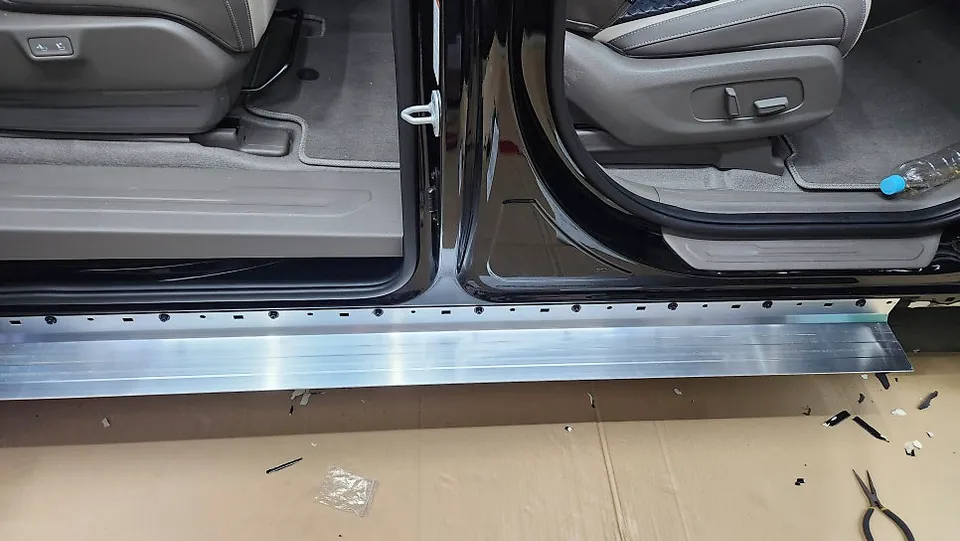 Kia Carnival KA4 body kit - Kia Carnival KA4 Body Kit Review: GSC Gravity Side Steps photo 6