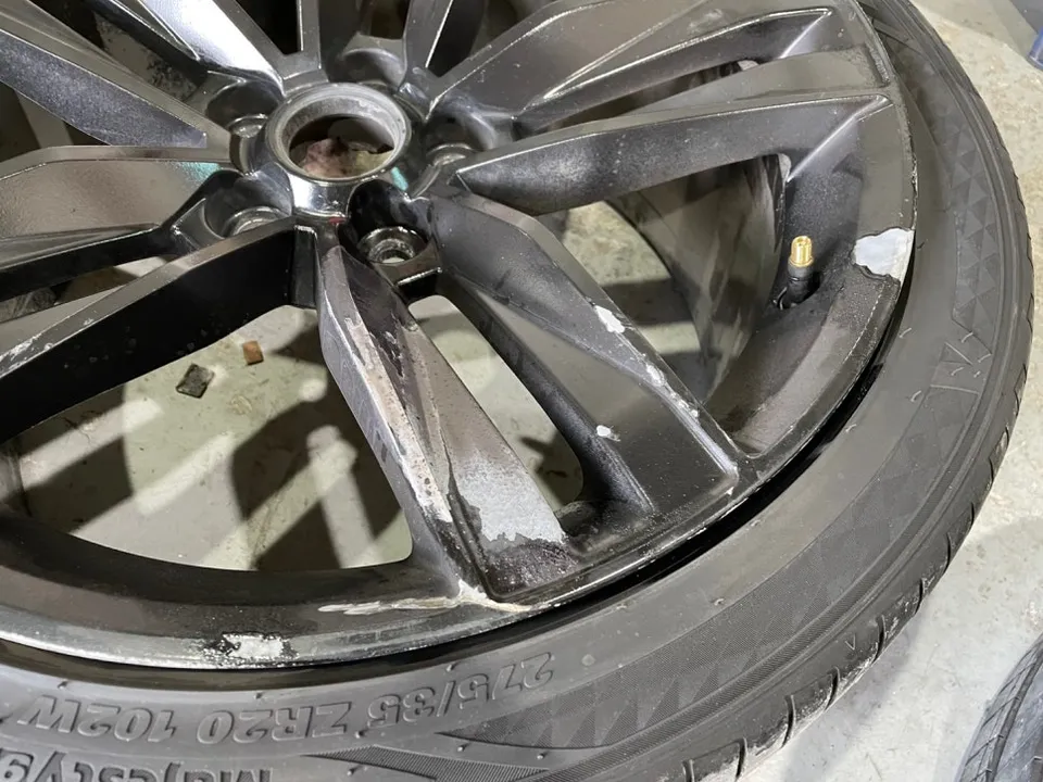 Chevrolet Camaroのホイールリペア・塗装事例 施工写真 4