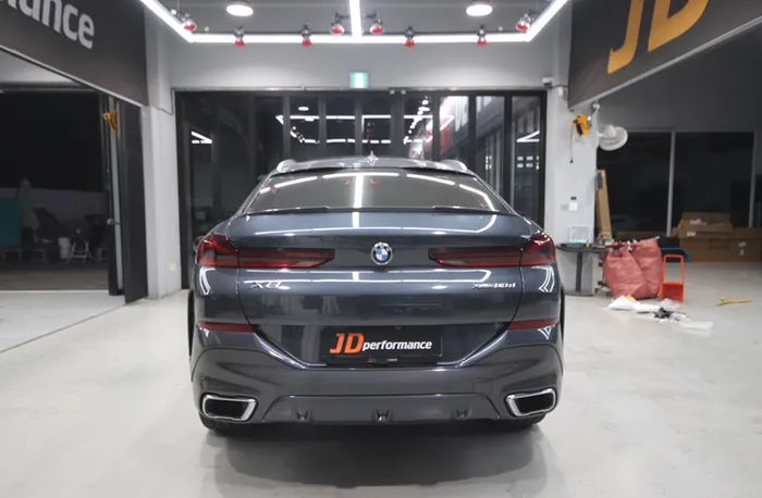 BMW X6 G06のカーラッピング事例|サテンブラックの高級感 施工写真 2-1