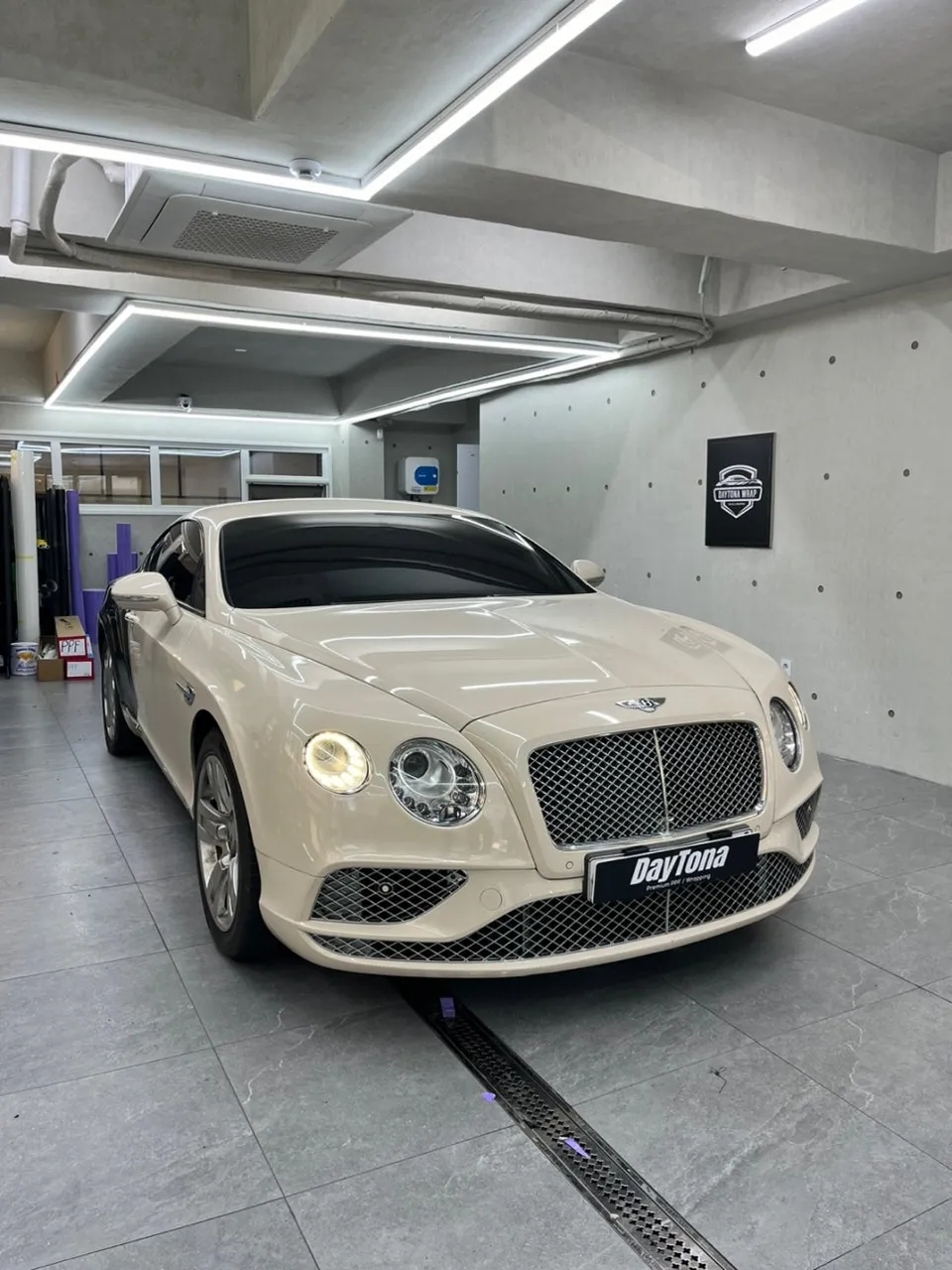 Bentley Continental GTのカーラッピング事例｜費用目安・仕上がり 施工写真 2-1