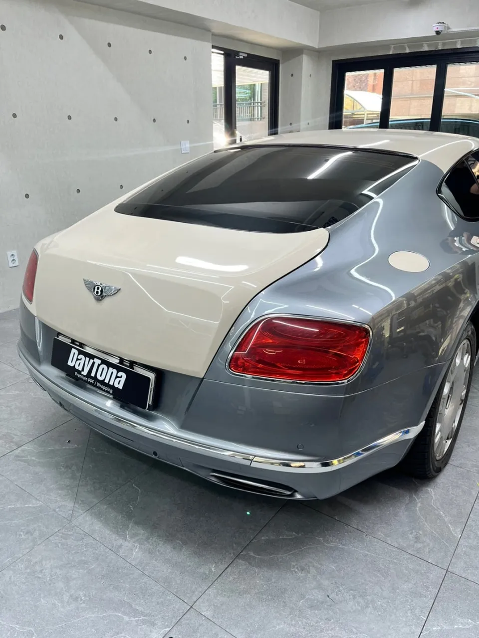 Bentley Continental GTのカーラッピング事例｜費用目安・仕上がり 施工写真 1-3
