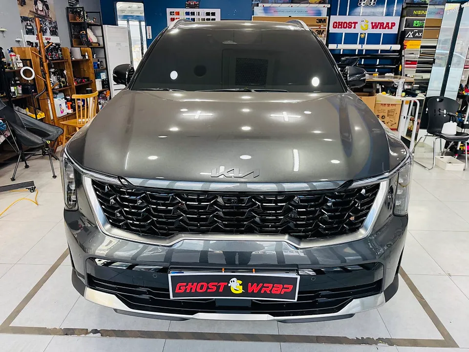 Kia Sorentoのカーラッピング事例 施工写真 1-1