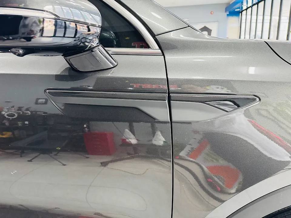 Kia Sorentoのカーラッピング事例 施工写真 3-2