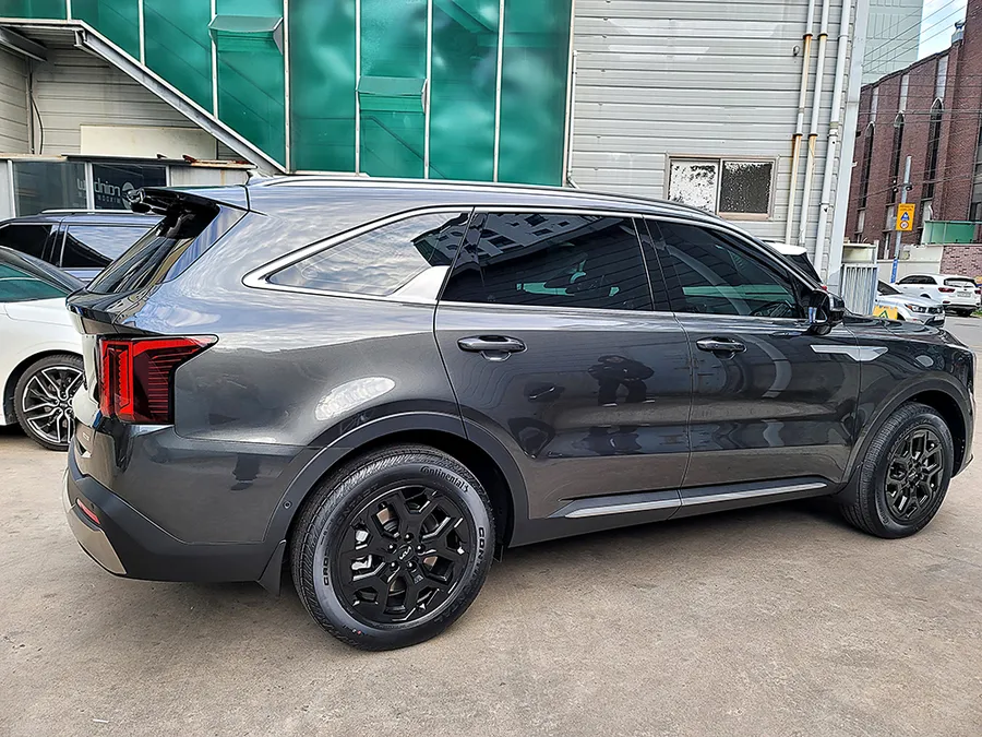 Kia Sorento MQ4のカーフィルム施工事例｜費用目安・仕上がり 施工写真 1-2
