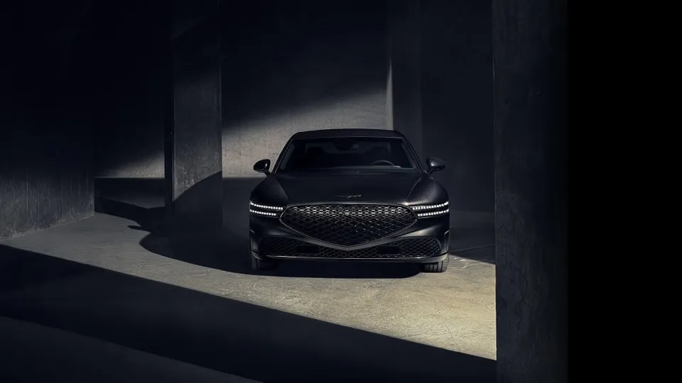 Genesis G90のカーラッピング事例｜ブラックエディション風カスタム 施工写真 1-1