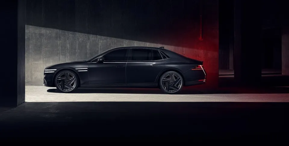 Genesis G90のカーラッピング事例｜ブラックエディション風カスタム 施工写真 2-1