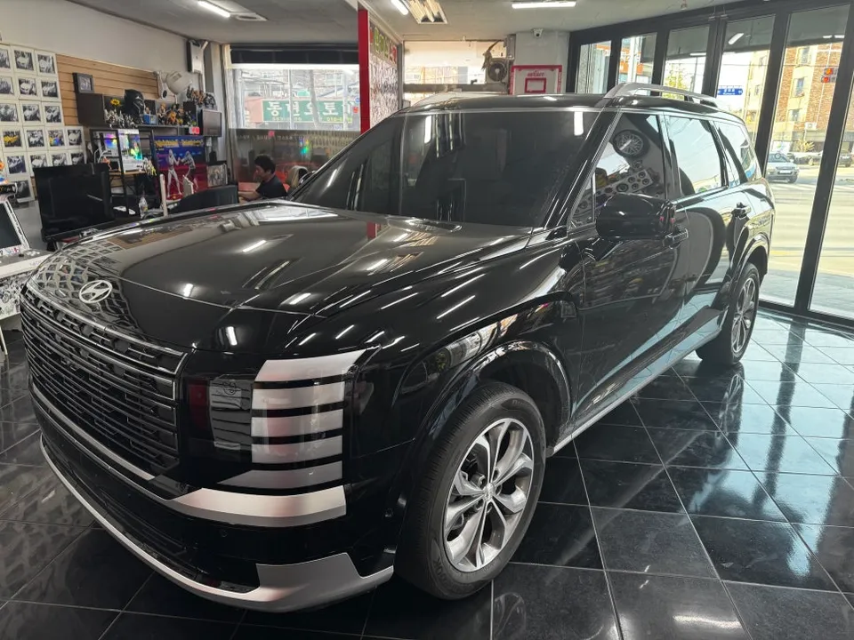 Hyundai Palisade LX3 Vinyl Wrap Review — Glossy Chrome Delete photo 2
