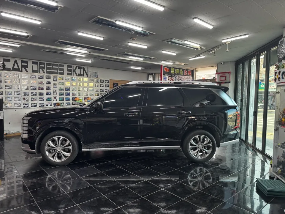 Hyundai Palisade LX3 vinyl wrap - Hyundai Palisade LX3 Vinyl Wrap Review — Glossy Chrome Delete photo 3