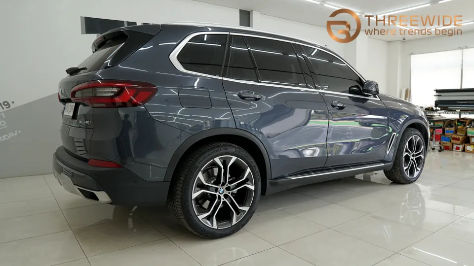 BMW X5のカーラッピング事例|サテンパールホワイト 施工写真 1-3