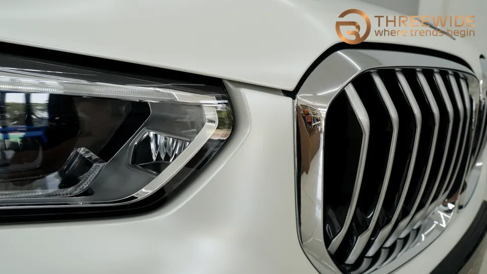 BMW X5のカーラッピング事例|サテンパールホワイト 施工写真 3-3