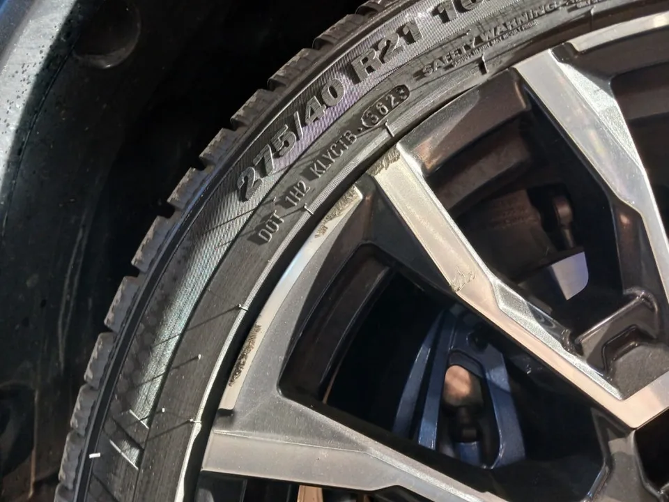 BMW X6 wheel repair - BMW X6 40i Wheel Refinishing Review — Glossy Black Restoration photo 3