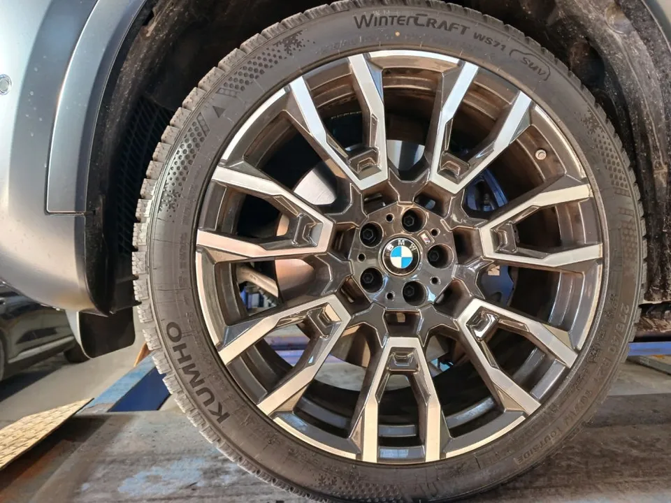 BMW X6 wheel repair - BMW X6 40i Wheel Refinishing Review — Glossy Black Restoration photo 6