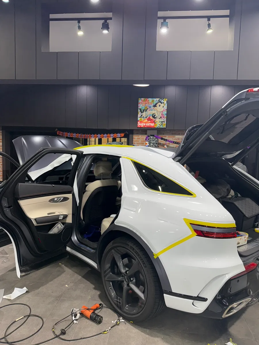 Genesis GV70 vinyl wrap - Genesis GV70 Vinyl Wrap Review: Gloss White Transformation photo 4
