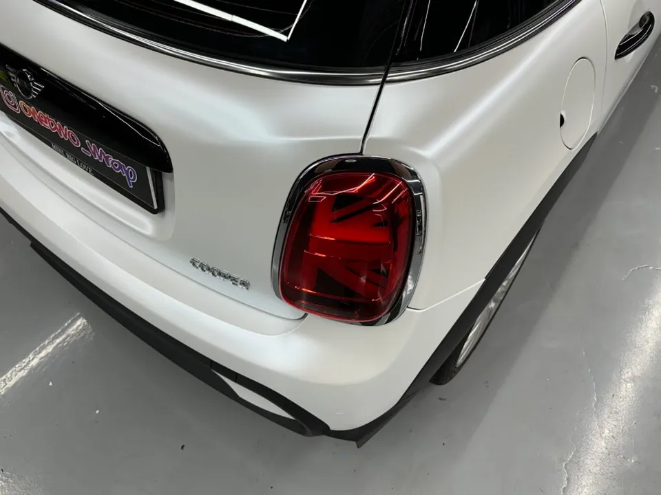 MINI MINI Cooperのカーラッピング事例｜サテンホワイトパール 施工写真 3-1