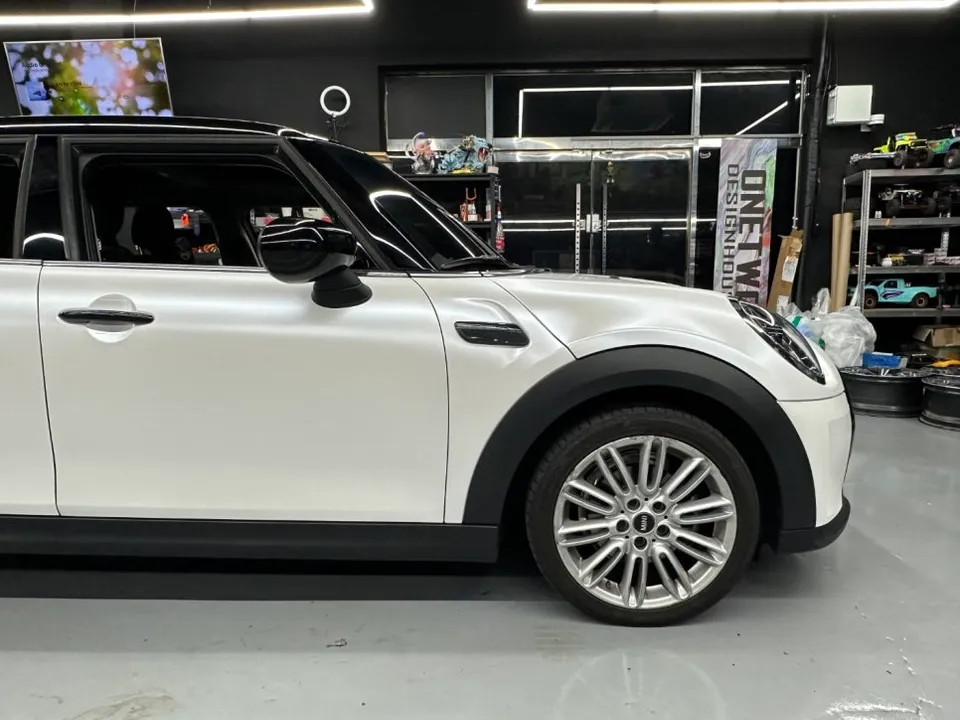 MINI MINI Cooperのカーラッピング事例｜サテンホワイトパール 施工写真 1-3