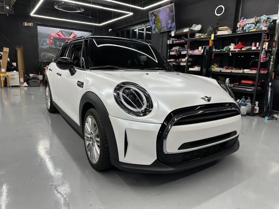 MINI MINI Cooperのカーラッピング事例｜サテンホワイトパール 施工写真 3-3