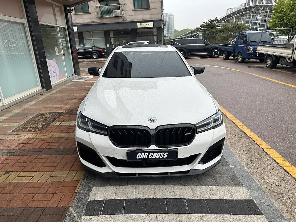BMW 5 Series G30 カーラッピング事例｜費用目安・仕上がり 写真