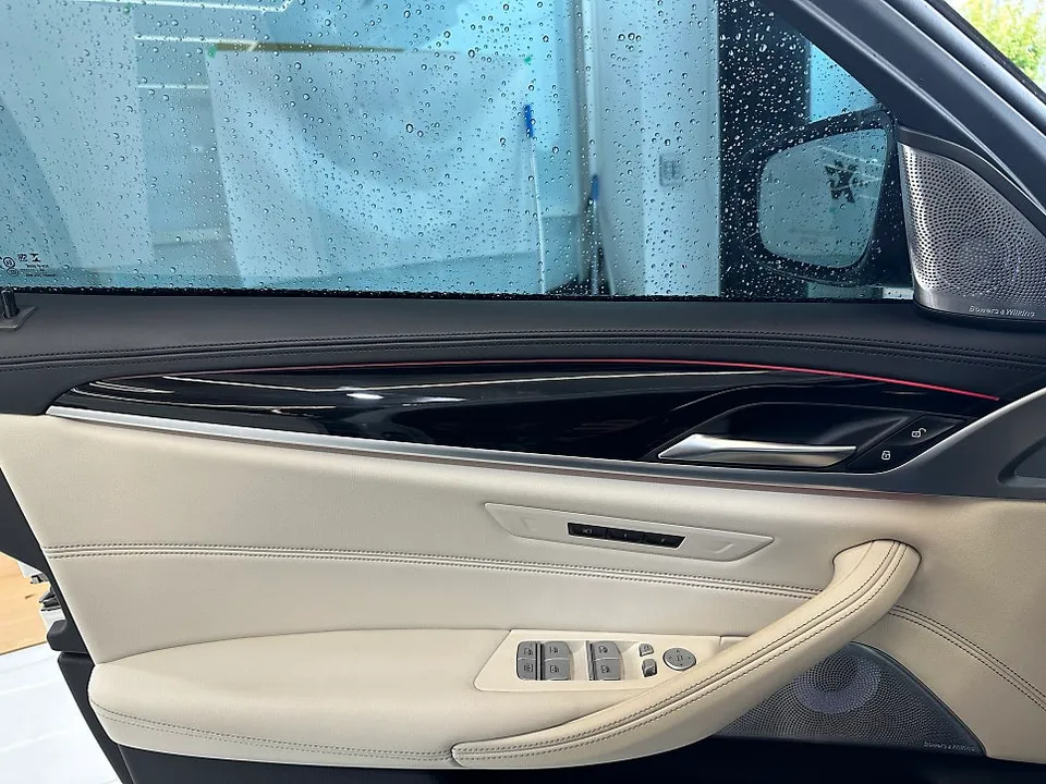 BMW 5 Series G30 カーラッピング事例｜費用目安・仕上がり 施工写真 4-1