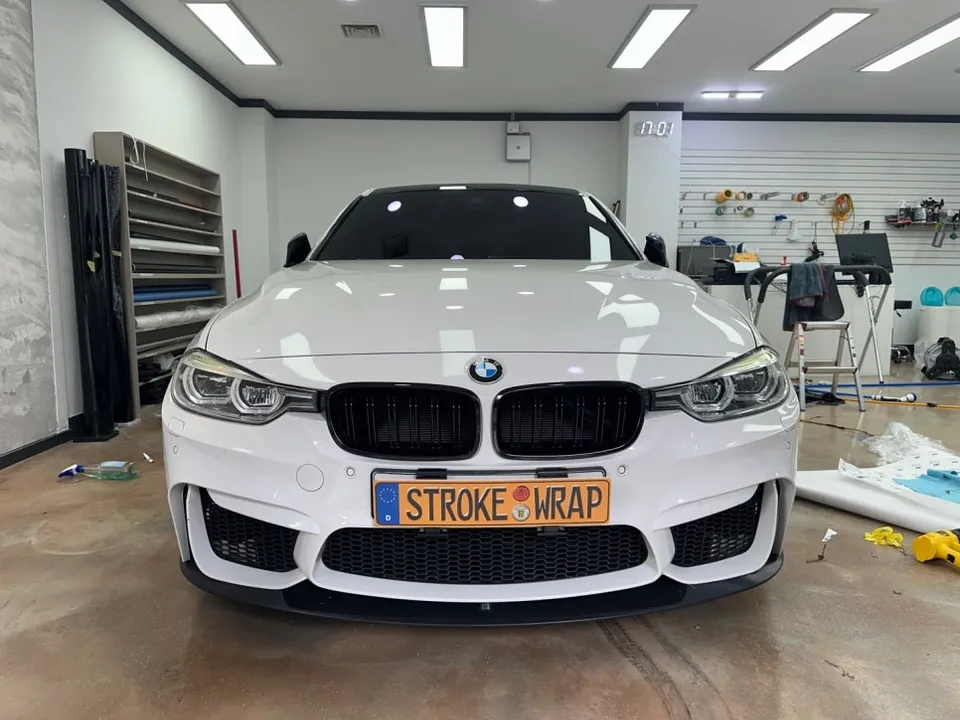 BMW 3 Seriesのカーラッピング事例|費用目安・仕上がり 施工写真 1-3