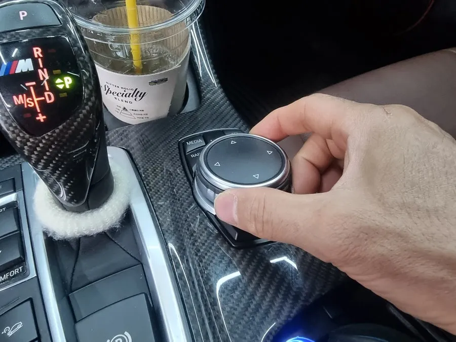 BMW 5 Series F10のAndroid Auto・CarPlay取付事例 施工写真 2-2