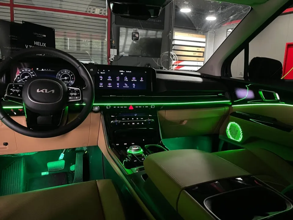 Kia Carnival KA4 Ambient Lighting Review - Enhanced Interior Mood photo 2